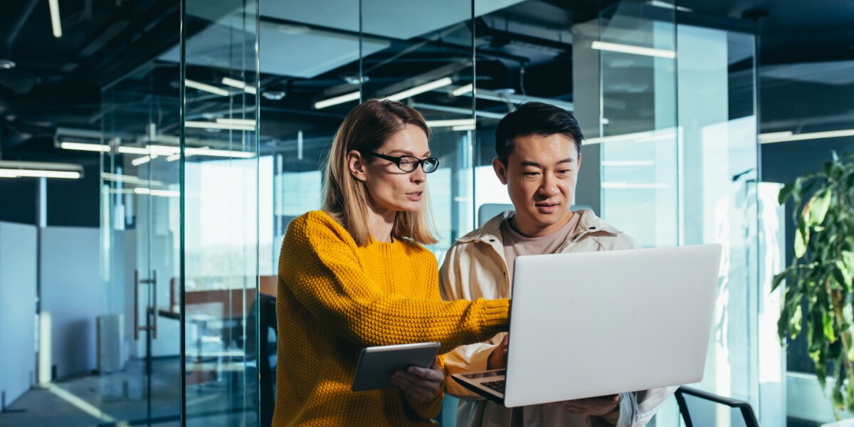 2 employees having discussion in the office